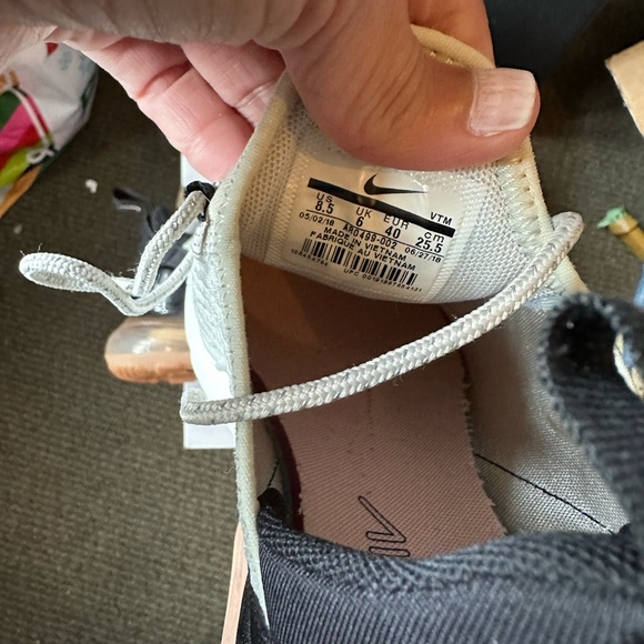 Nike Air Max 270 SE - Light Bone Storm Pink (Women's) - like New! - Picture 3 of 4